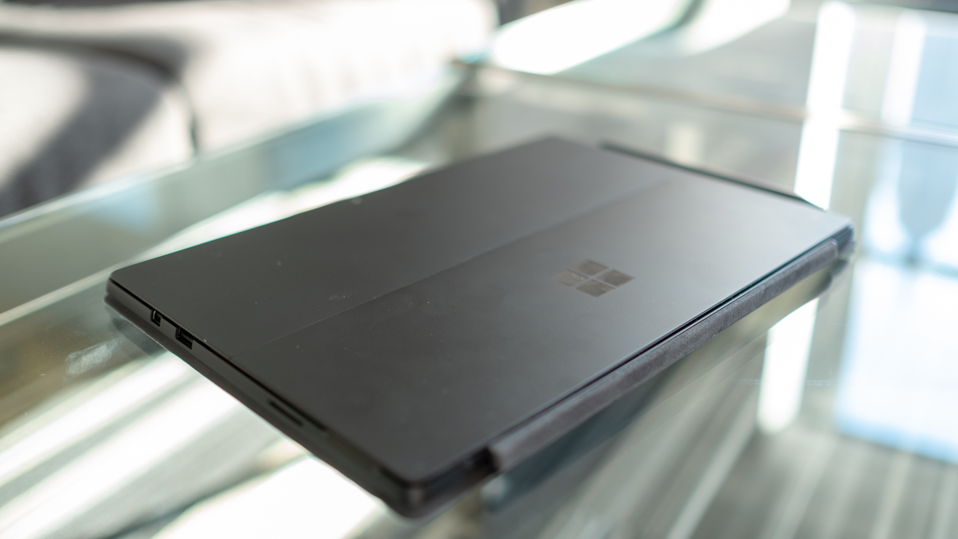 Khám Phá Chi Tiết Về Microsoft Surface Pro 6 - Sức Mạnh Đỉnh Cao Trong Thiết Kế Sang Trọng Và Hiệu Năng Vượt Trội